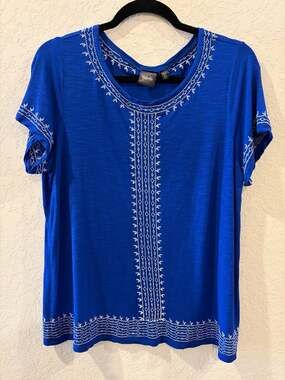 Rafaella Women's Blue Short Sleeve Scoop Neck Embroidered Knit Top